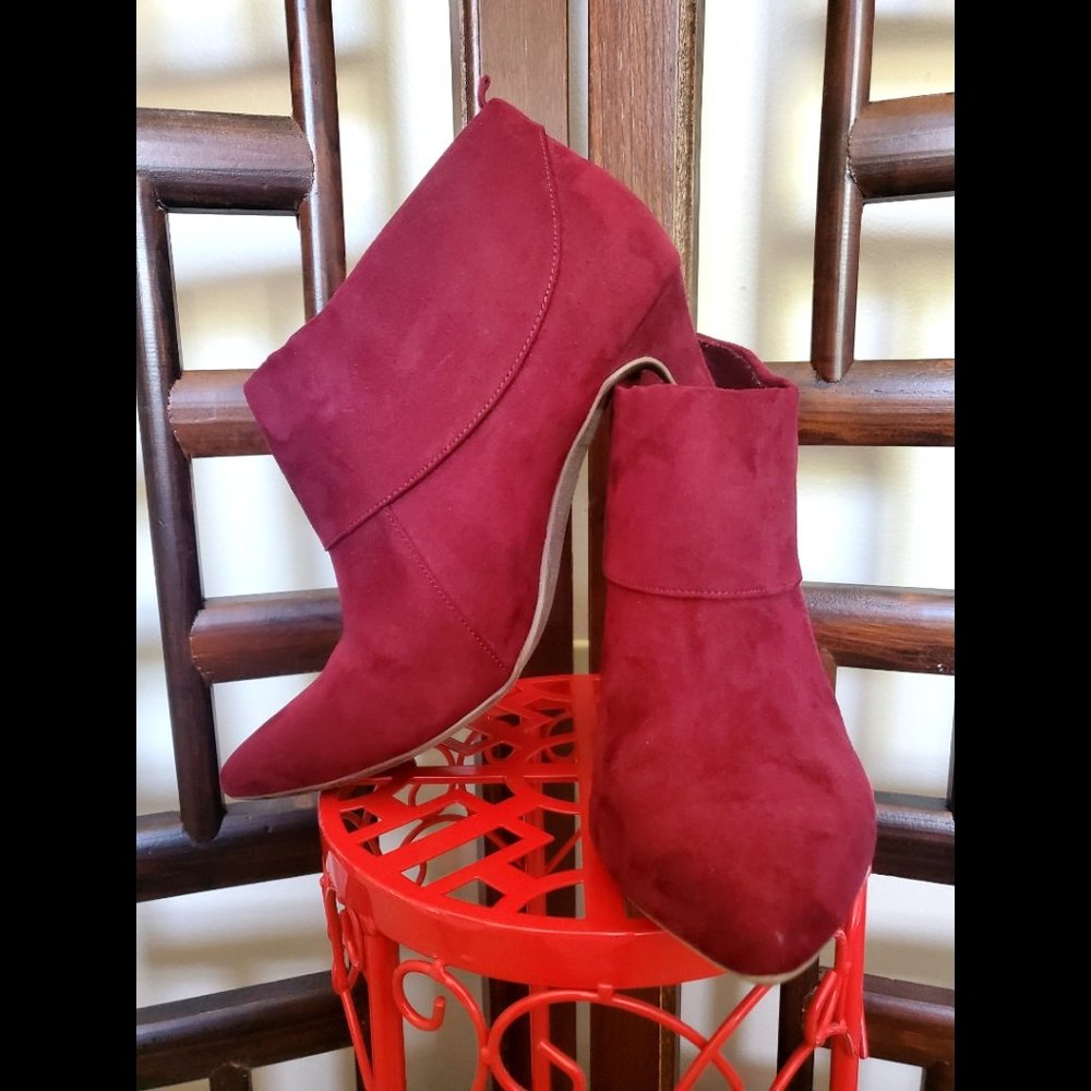 Old Navy Faux Suede Burgundy 3" Heel Ankle Boots (Size 8)